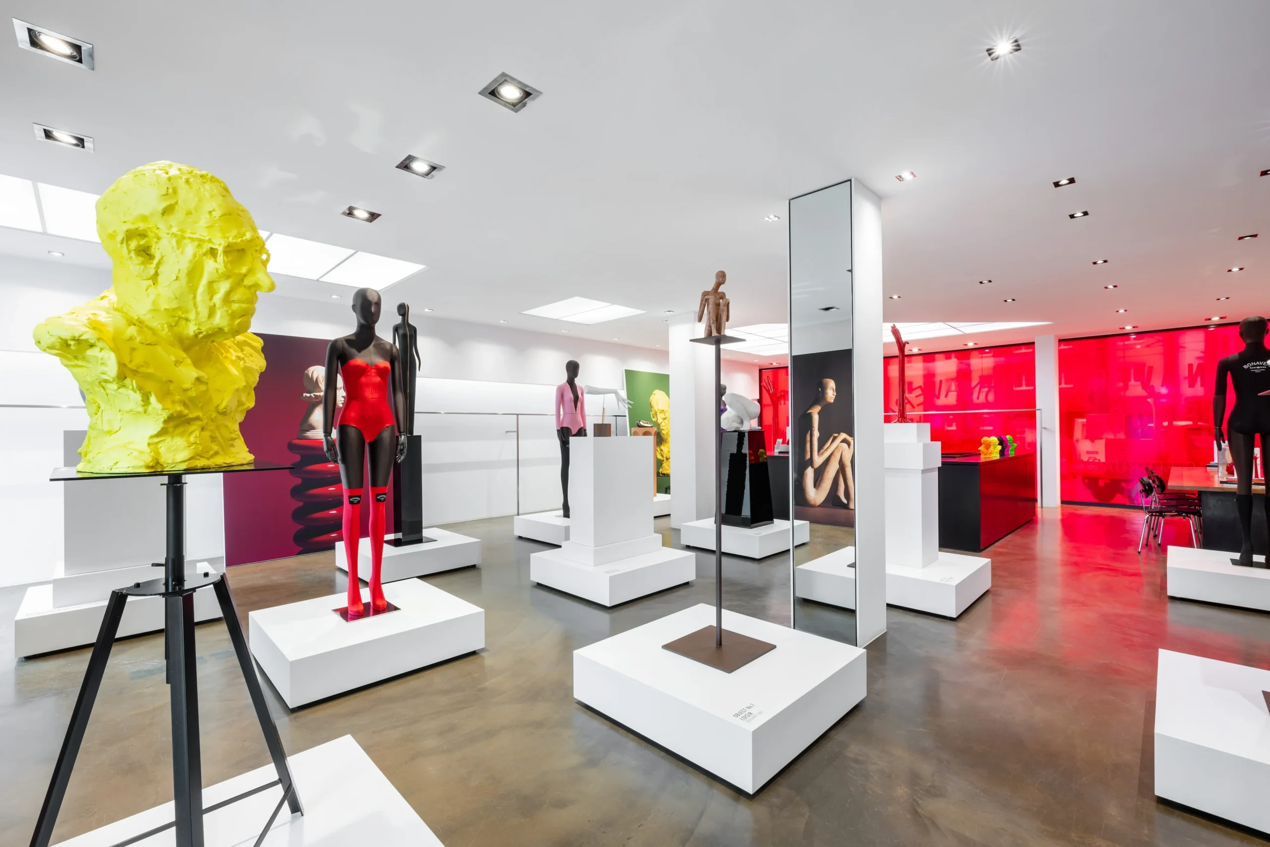 bonaveri-euroshop-2026-gallery-wide-angle-bust-tripod-mirror-scaled