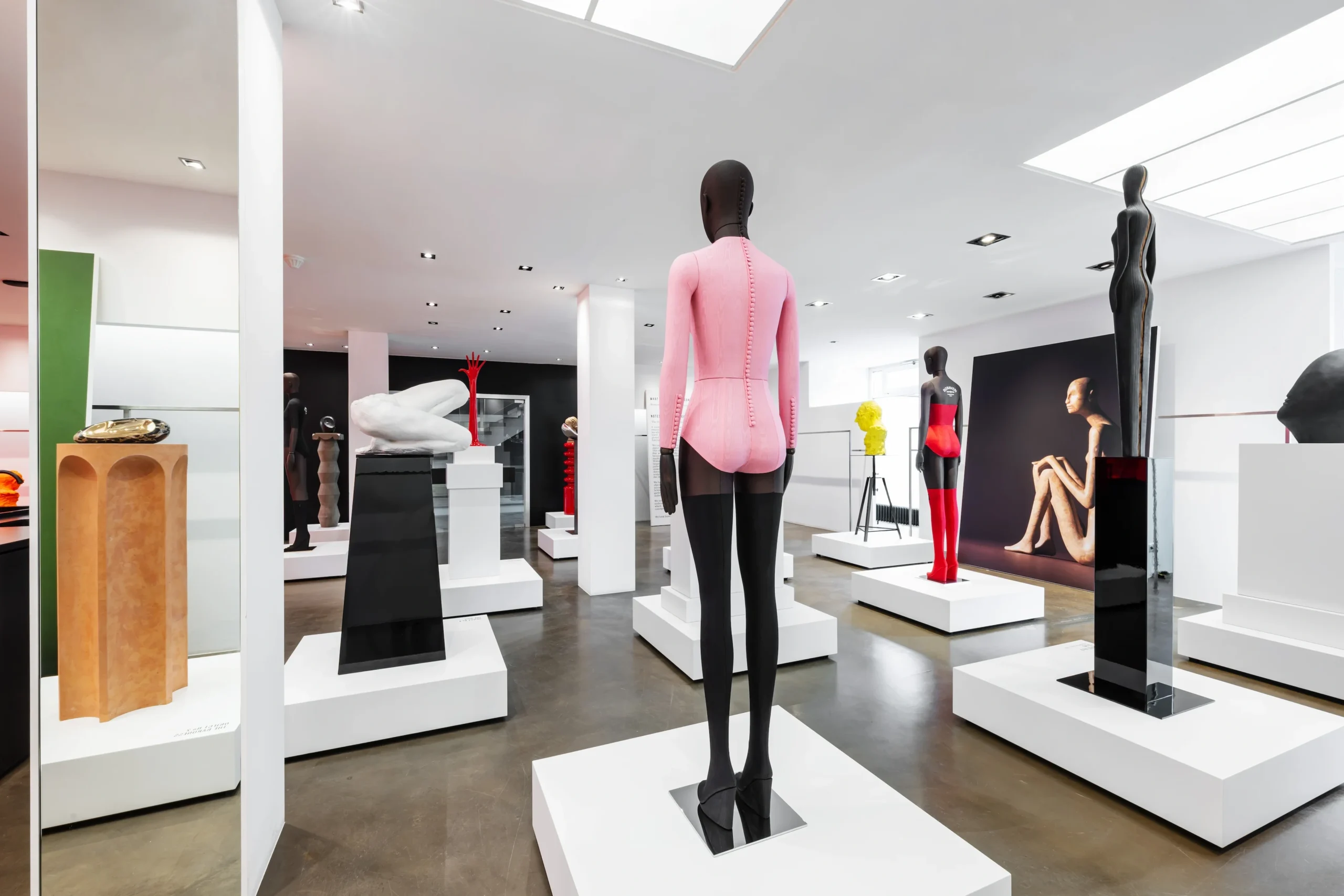 bonaveri-euroshop-2026-pink-bodysuit-mannequin-gallery-context-scaled