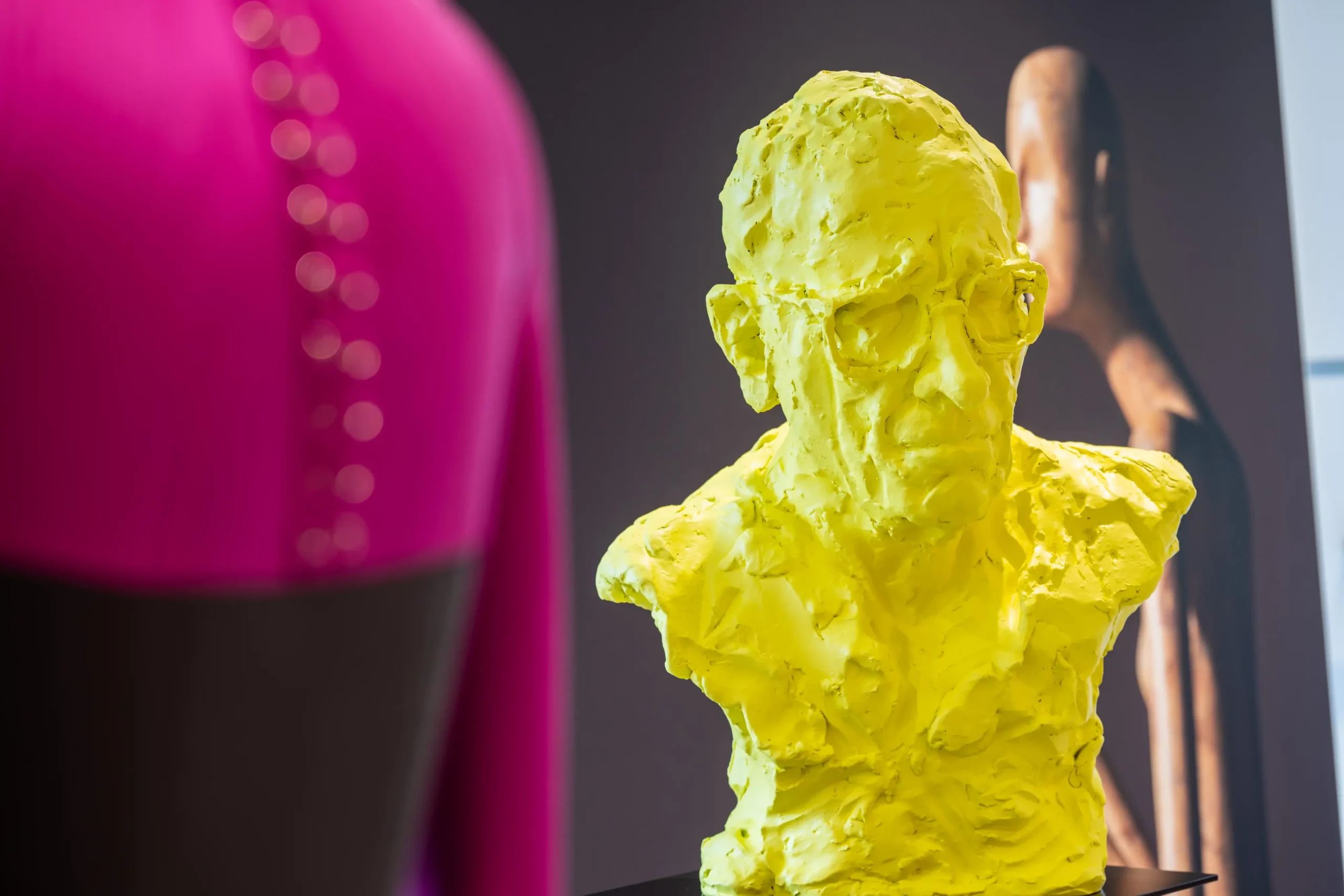 bonaveri-euroshop-2026-yellow-bust-decor-object-closeup-scaled